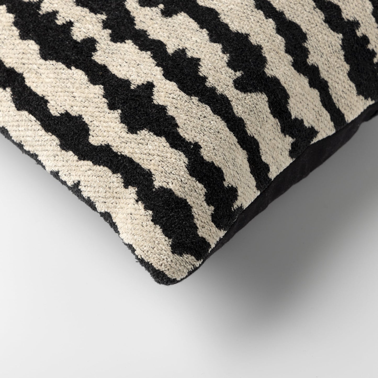 Dutch Decor - Sierkussen Nando Zwart/Wit