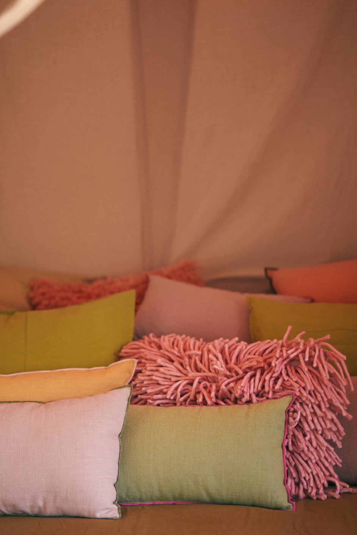HKLIVING - Rugged Woolen Sierkussen - Pink