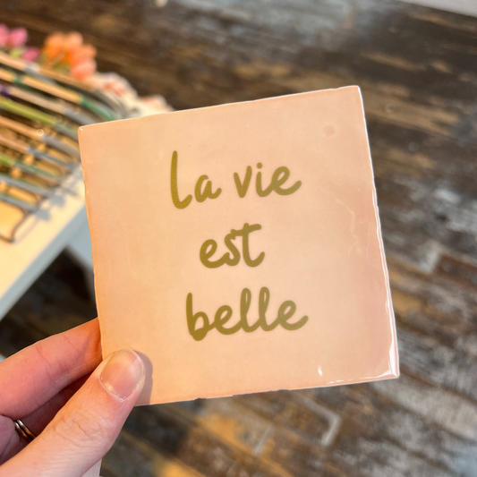 Tegeltje - La vie est belle