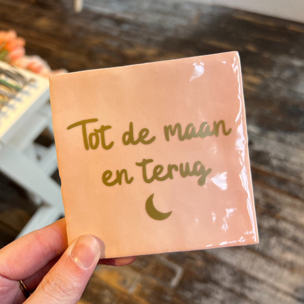 Tegeltje - Tot de maan en terug