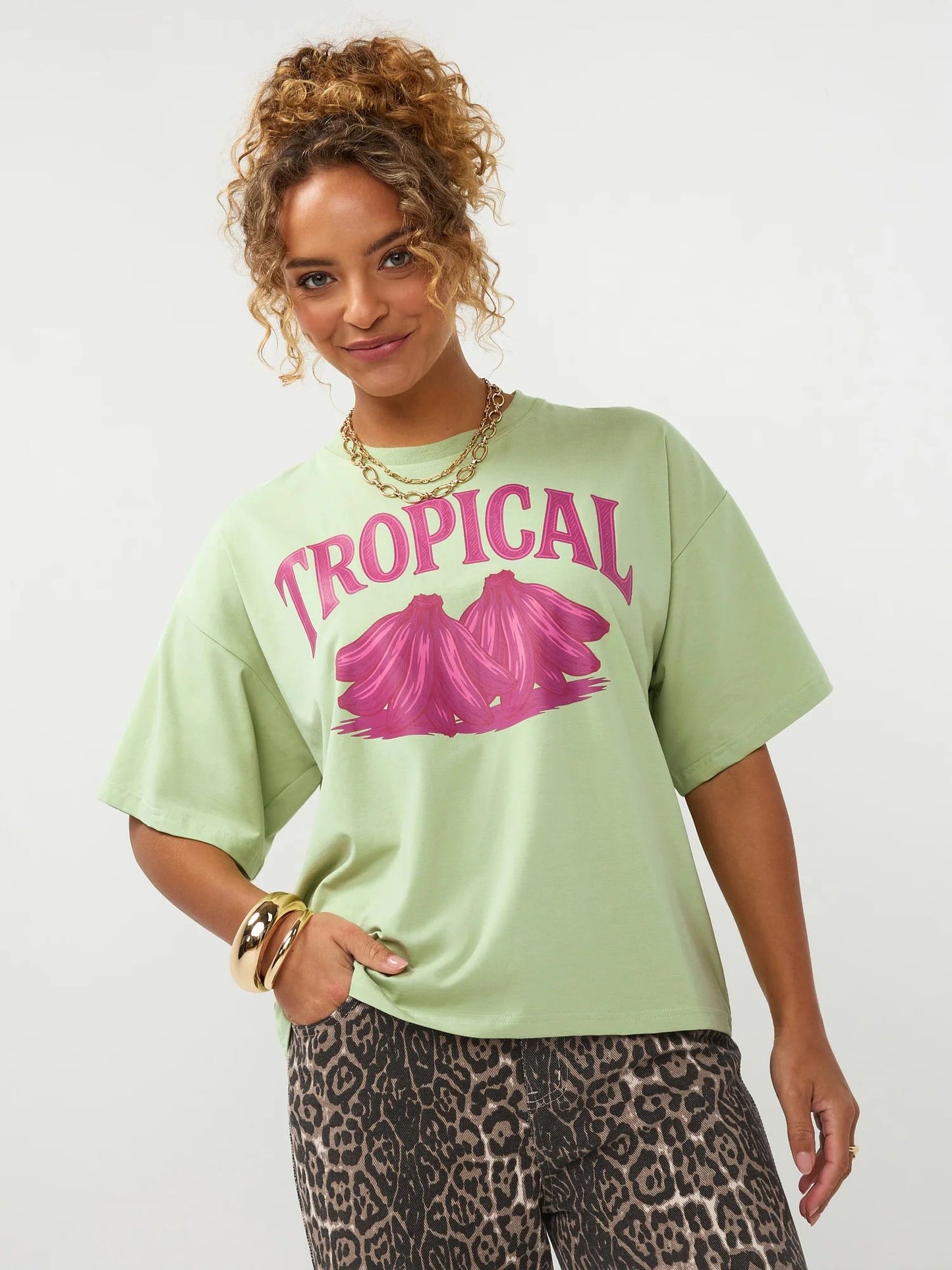 Ydence | T-shirt Tropical | Soft green