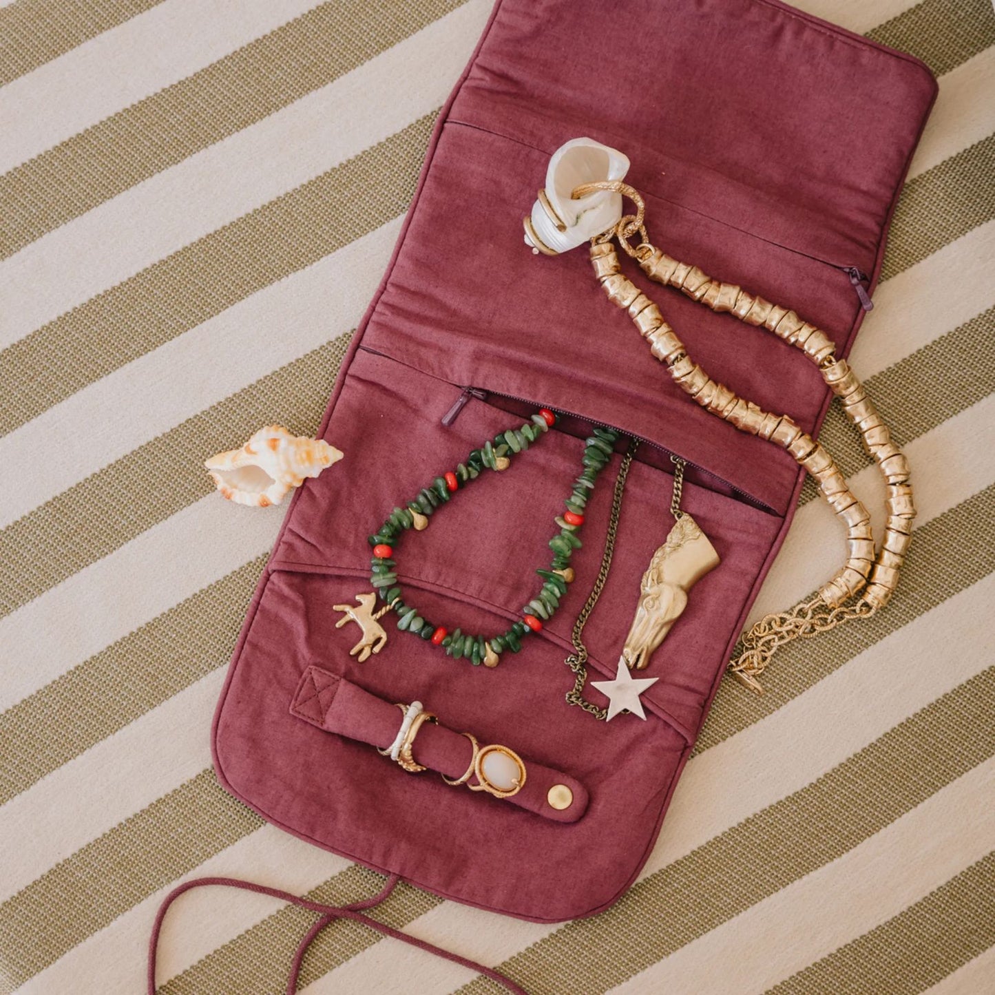 Palais - Sieradentasje Audrey Bordeaux & Salie