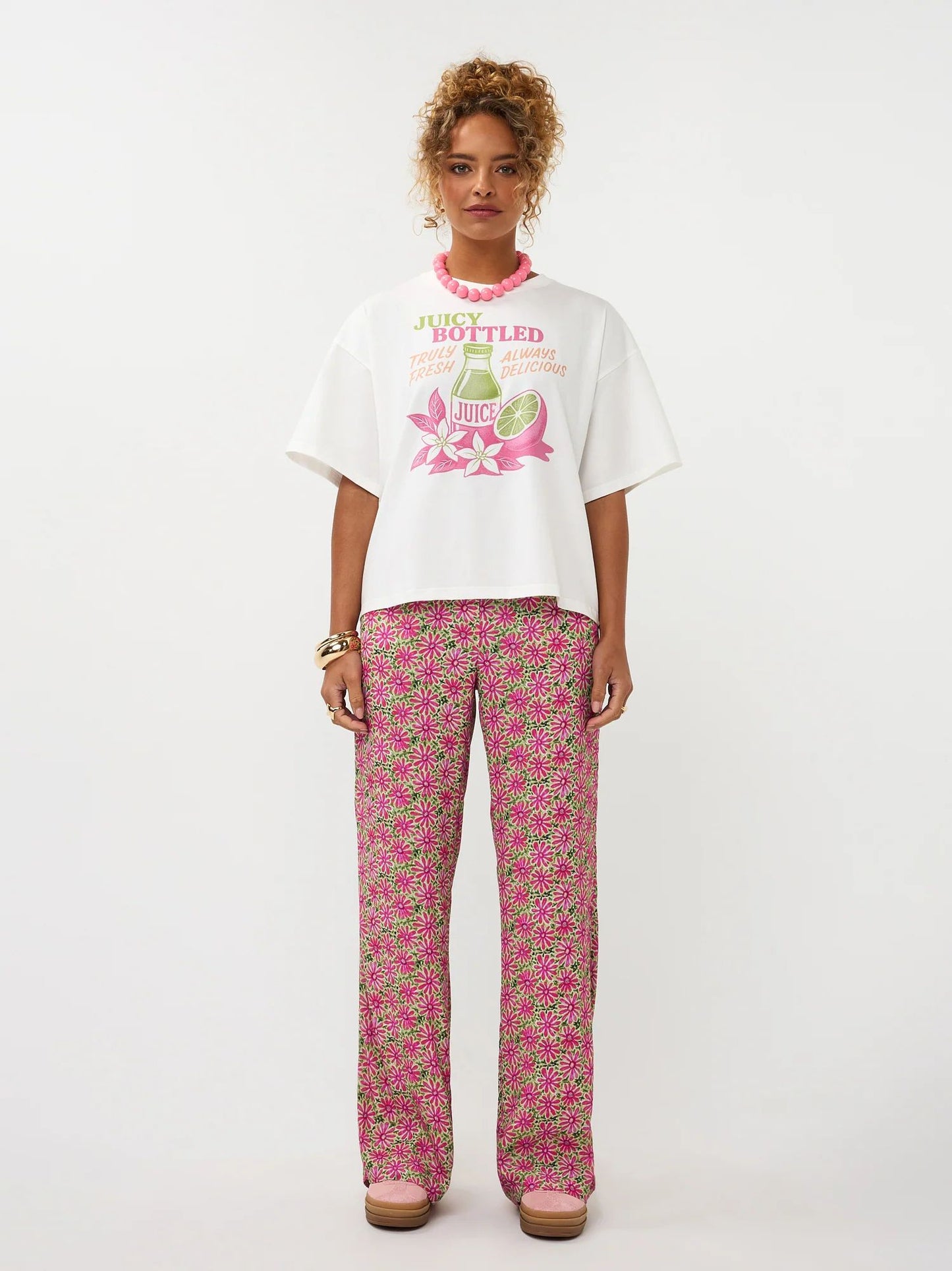 Ydence | T-shirt Juicy bottle | Berry pink