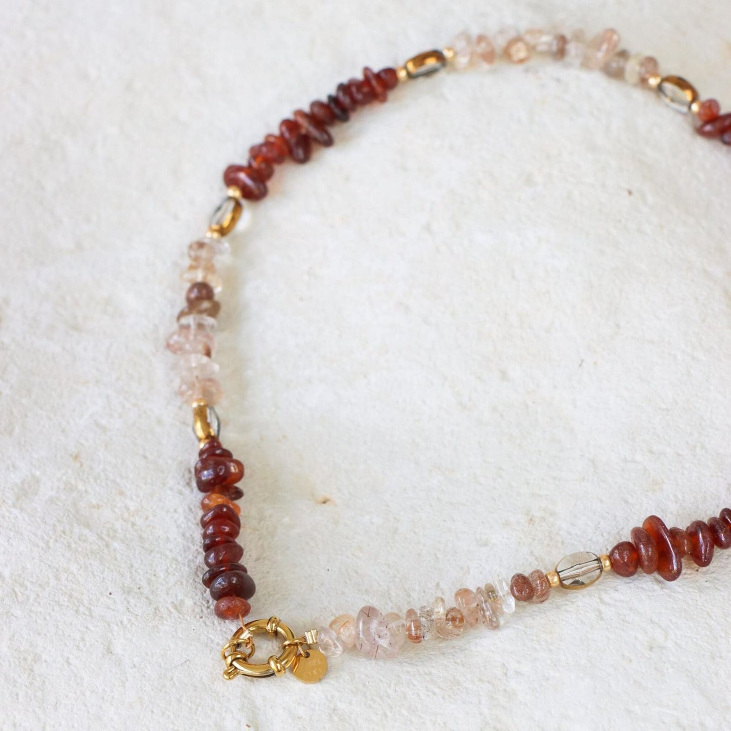 Label Kiki - Red rock ketting goud